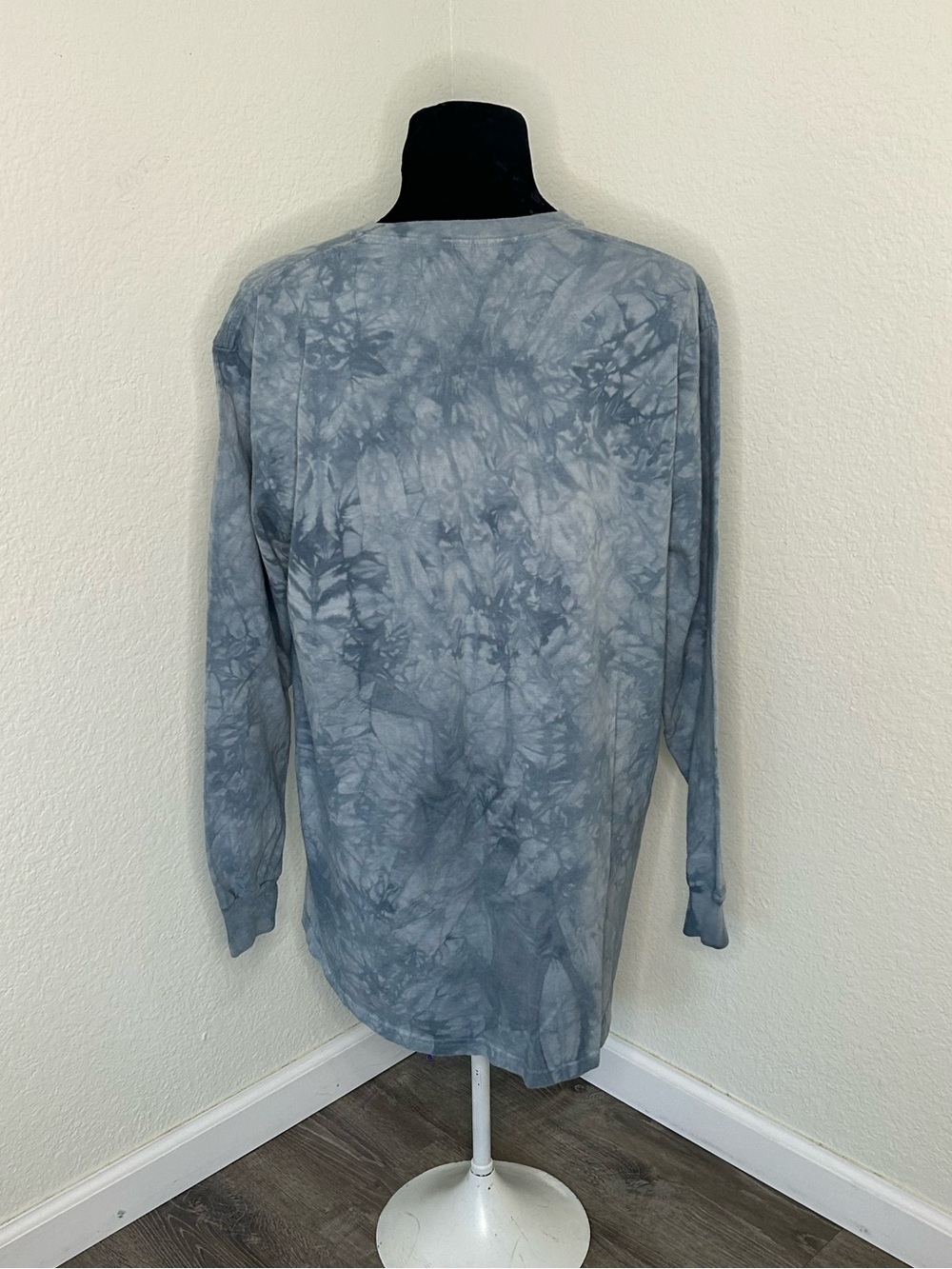 The Mountain White Wolf Long Sleeve Size Large - Picture 3 of 8